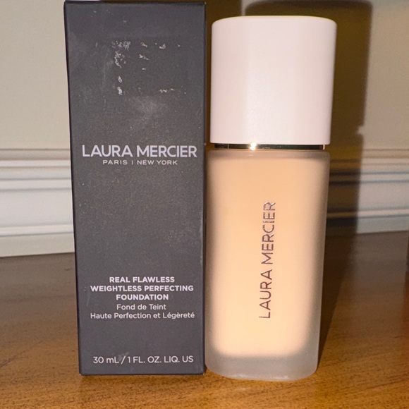 laura mercier Other - Laura Mercier Real Flawless Weightless Perfecting Foundation 2N1 Cashew NIB